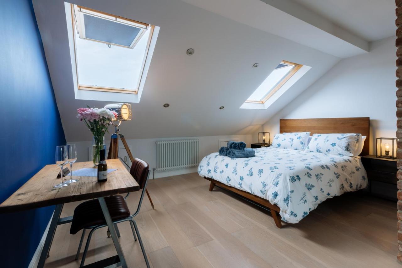 Luxury And Bright Bedrooms In Queens Park London Exterior photo